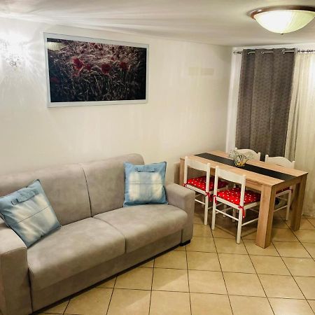 Casa Dei Fiori 2 Daire Somma Lombardo Dış mekan fotoğraf